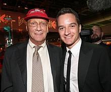 Zwei 'Party-Fans': Ex-Formel-1-Weltmeister Niki Lauda und DTM Champion Timo Scheider (Audi) in Wiesbaden. Foto: ITR/auto-reporter.net